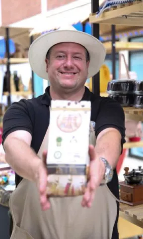 Emprendedor que vende cafe